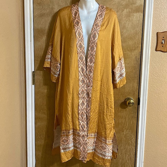 Good Hart Tinsley Gold Kimono - Picture 1 of 9